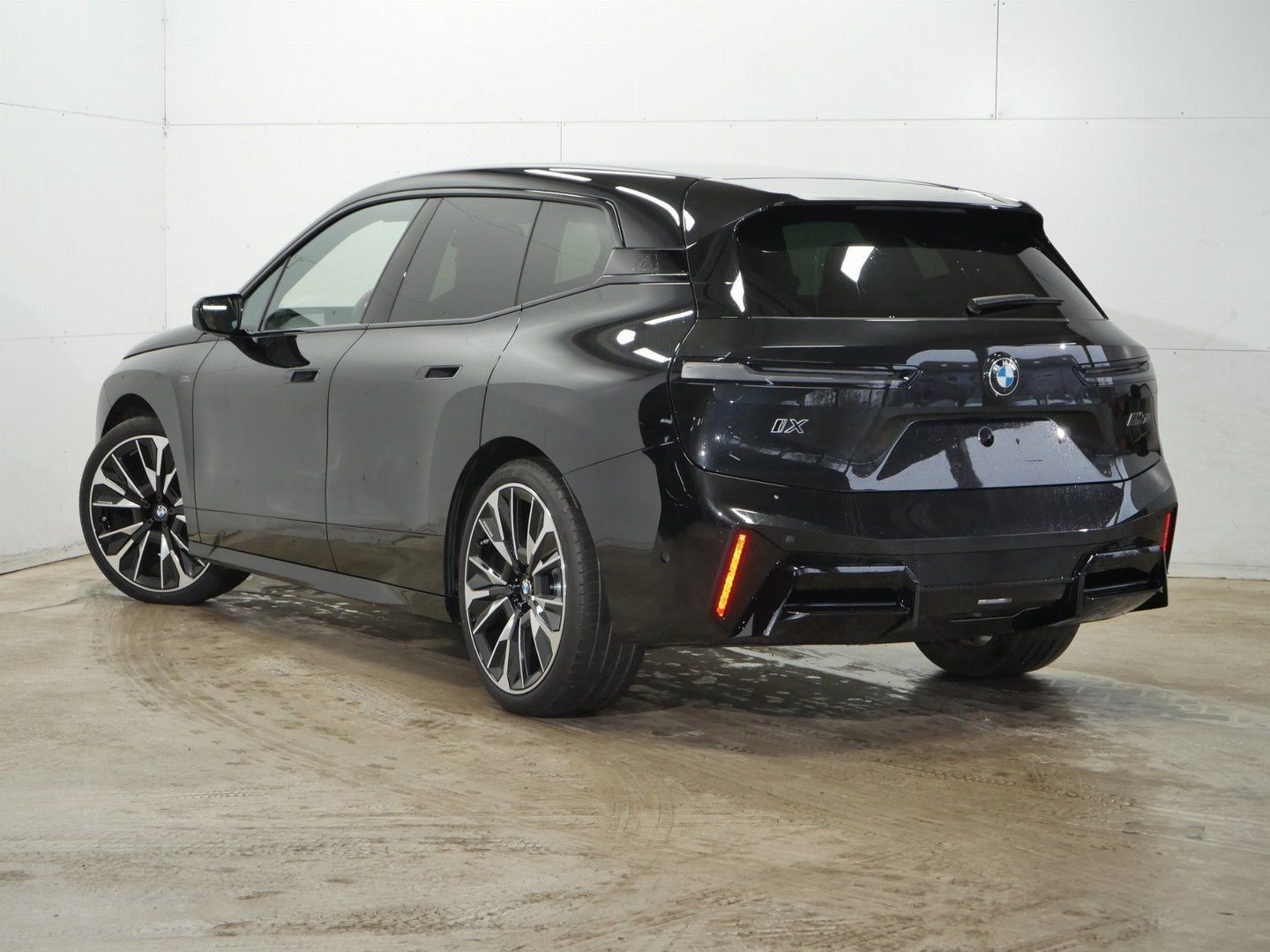 Fahrzeugeinzelansicht 7 Fahrzeugabbildung BMW iX M70 |B&W |Panoramaglasdach| Sitzbelüftung vor