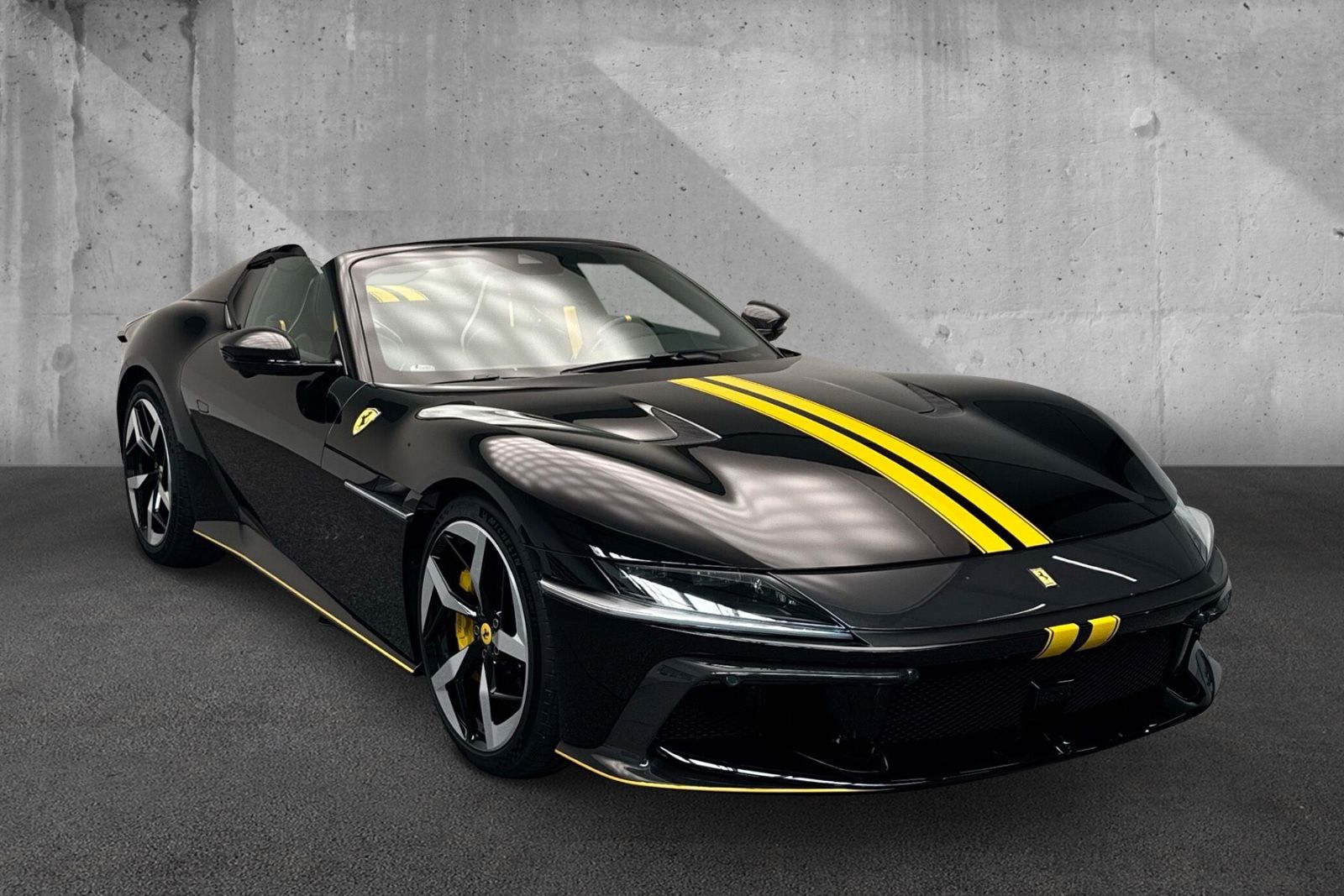 Fahrzeugabbildung Ferrari 12Cilindri Spider*Painted Stripe*Full Carbon*