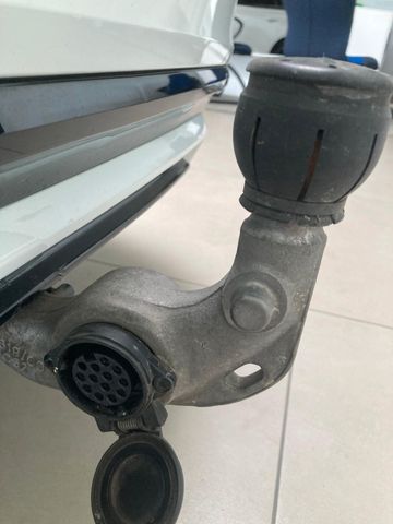 V60 B4 (Diesel) R Design (Standheiz, AHK, Pano)