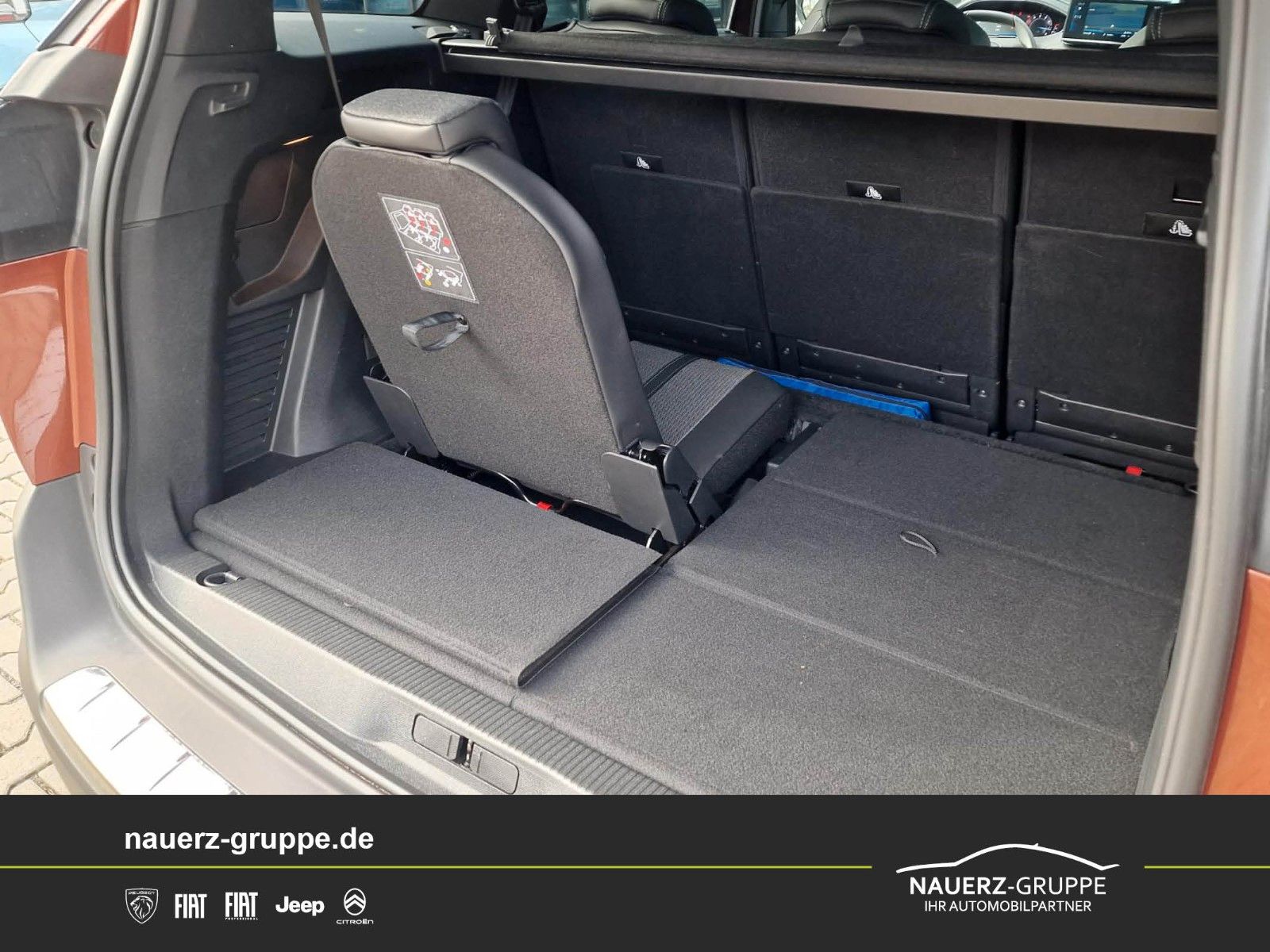 Fahrzeugabbildung Peugeot 5008 Allure Pack PureTech 130 7 Sitze