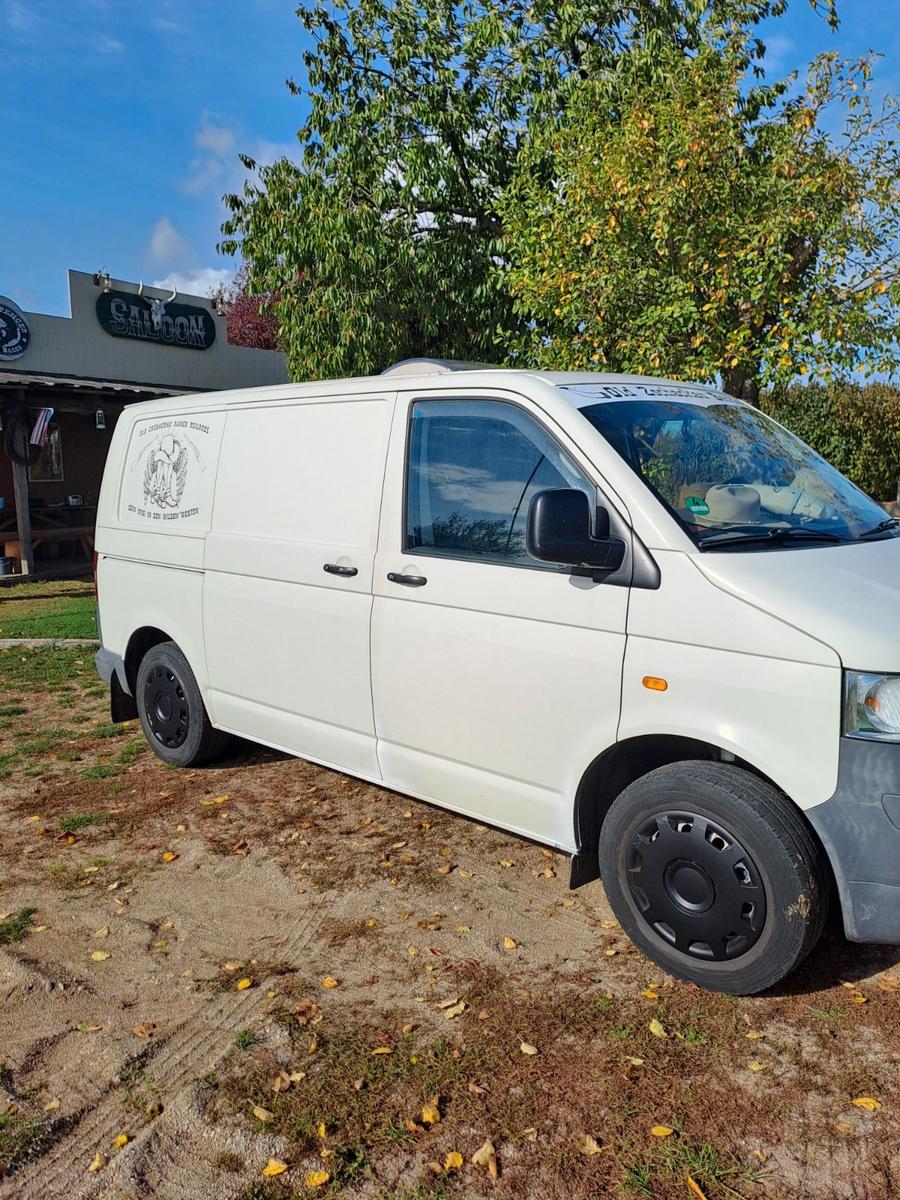 Volkswagen Transporter 2004 — салон
