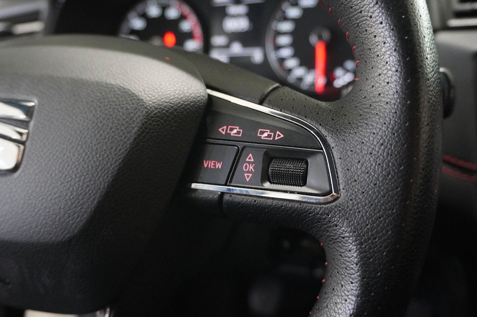 Fahrzeugabbildung SEAT Ibiza 1.0 TSI FR SPORT LED/NAVI/SHZ/PDC/TEMP/17"