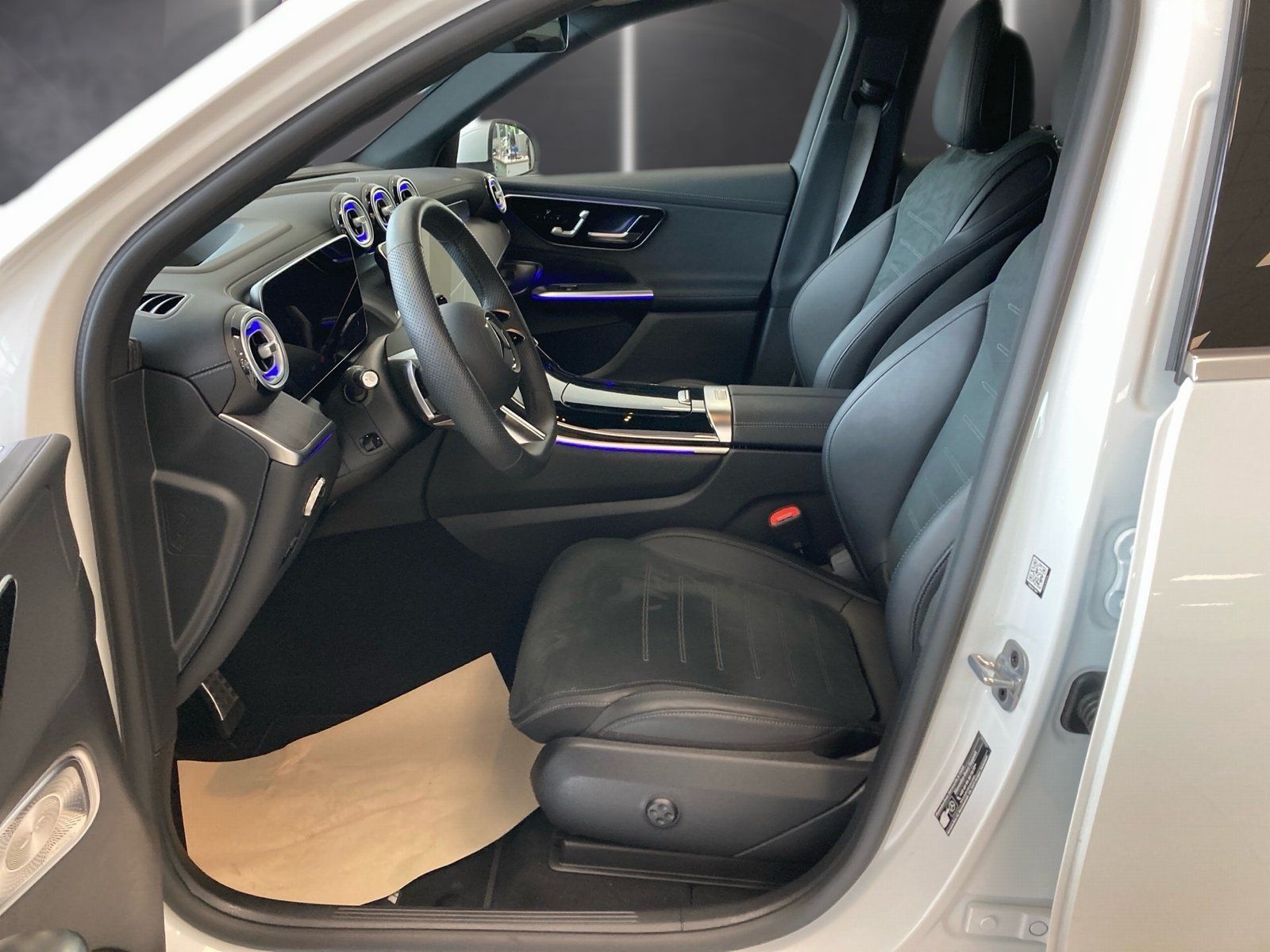 Fahrzeugabbildung Mercedes-Benz GLC 300 4M AMG Plus*Airmatic*HUD*Pano*Distro*360