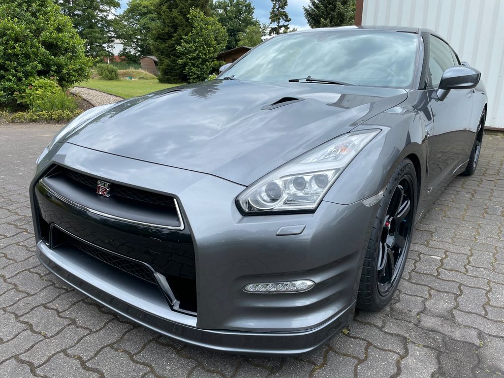 NISSAN GT-R