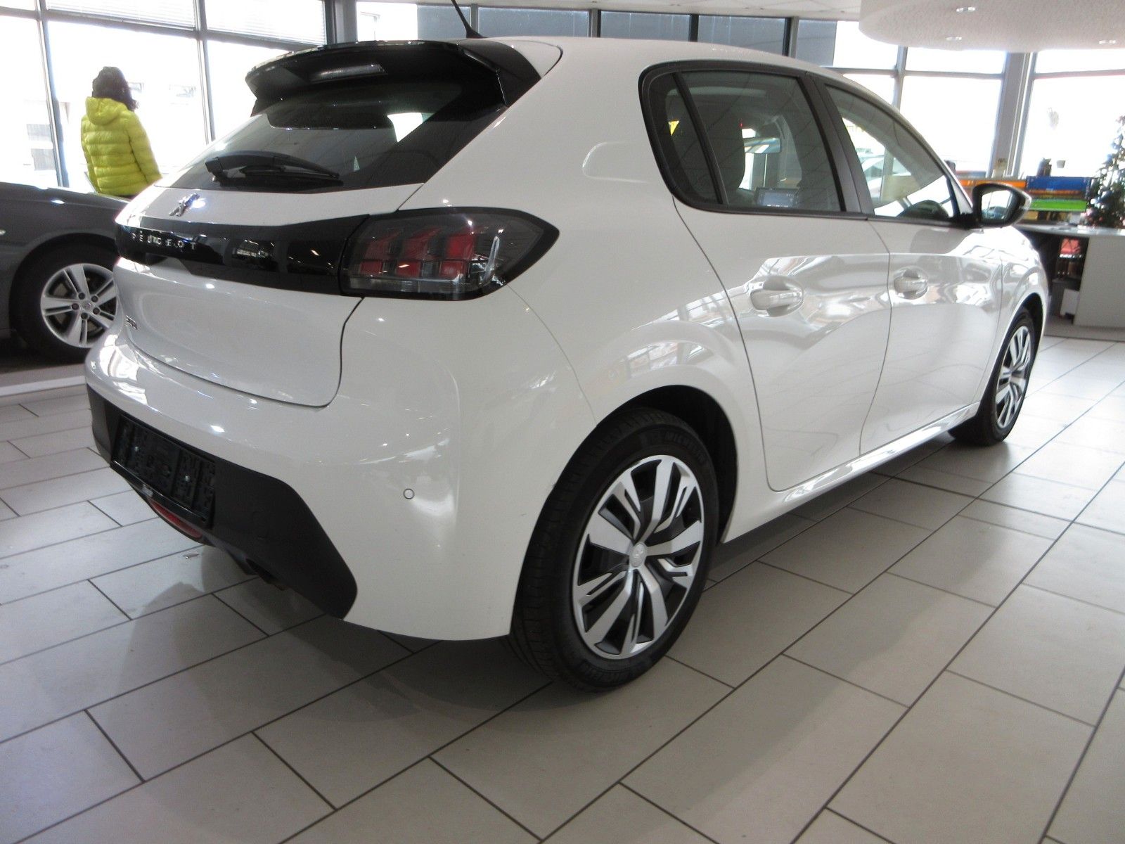 Fahrzeugabbildung Peugeot 208 Active 1.2T NAVI/LED/PDC/TEMPOMAT