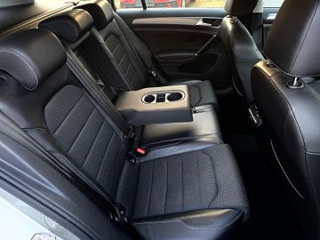 Volkswagen Golf - 11
