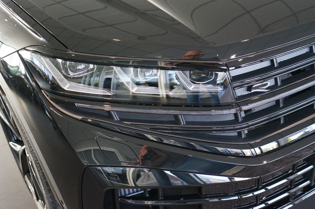VW Touareg R eHybird | Pano | AHK | Dynaudio VW Touareg R eHybird | Pano | AHK | Dynaudio