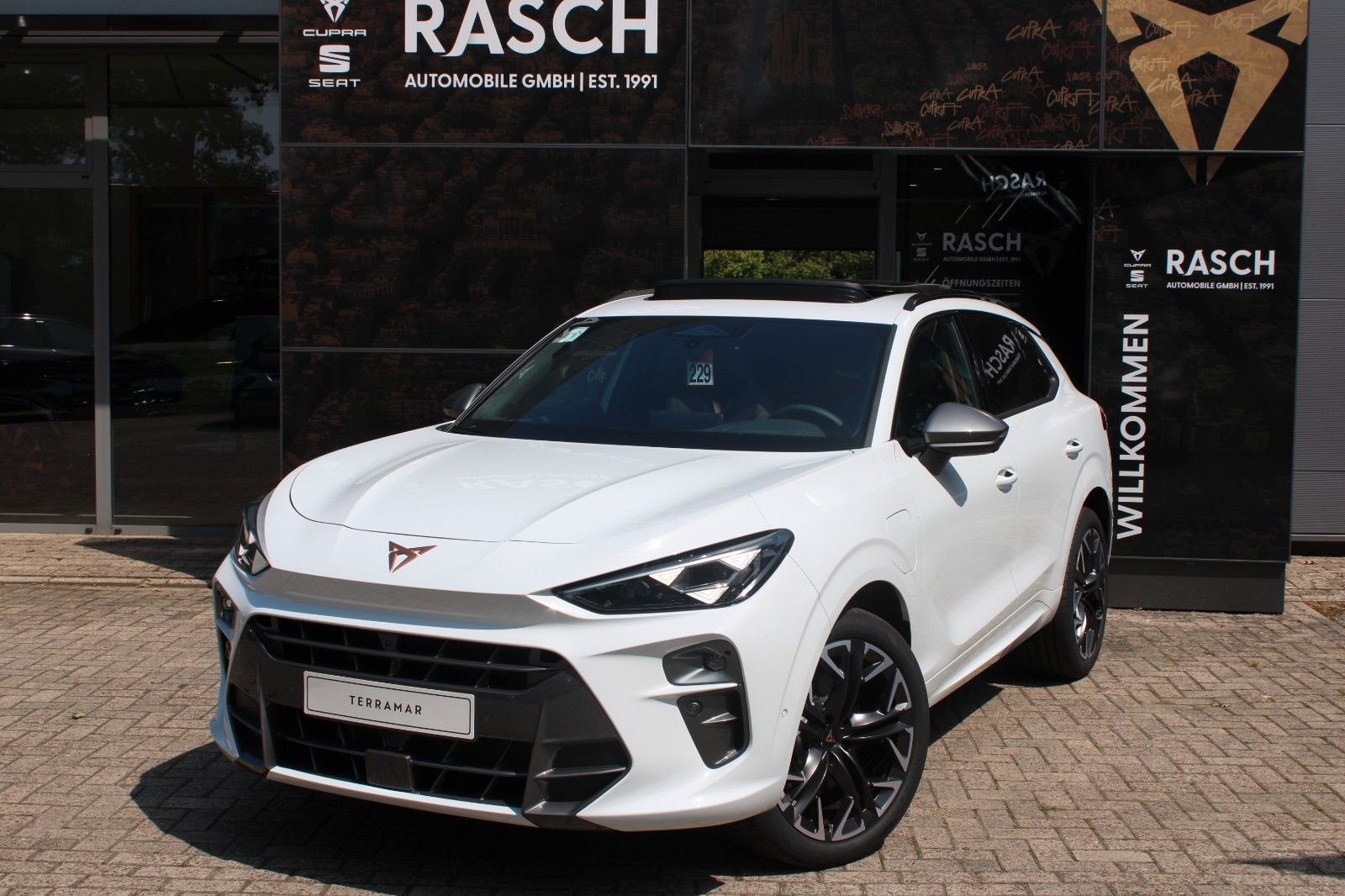 CUPRA Terramar VZ 1.5 e-Hybrid DSG+LED+NAVI+DCC+360°++