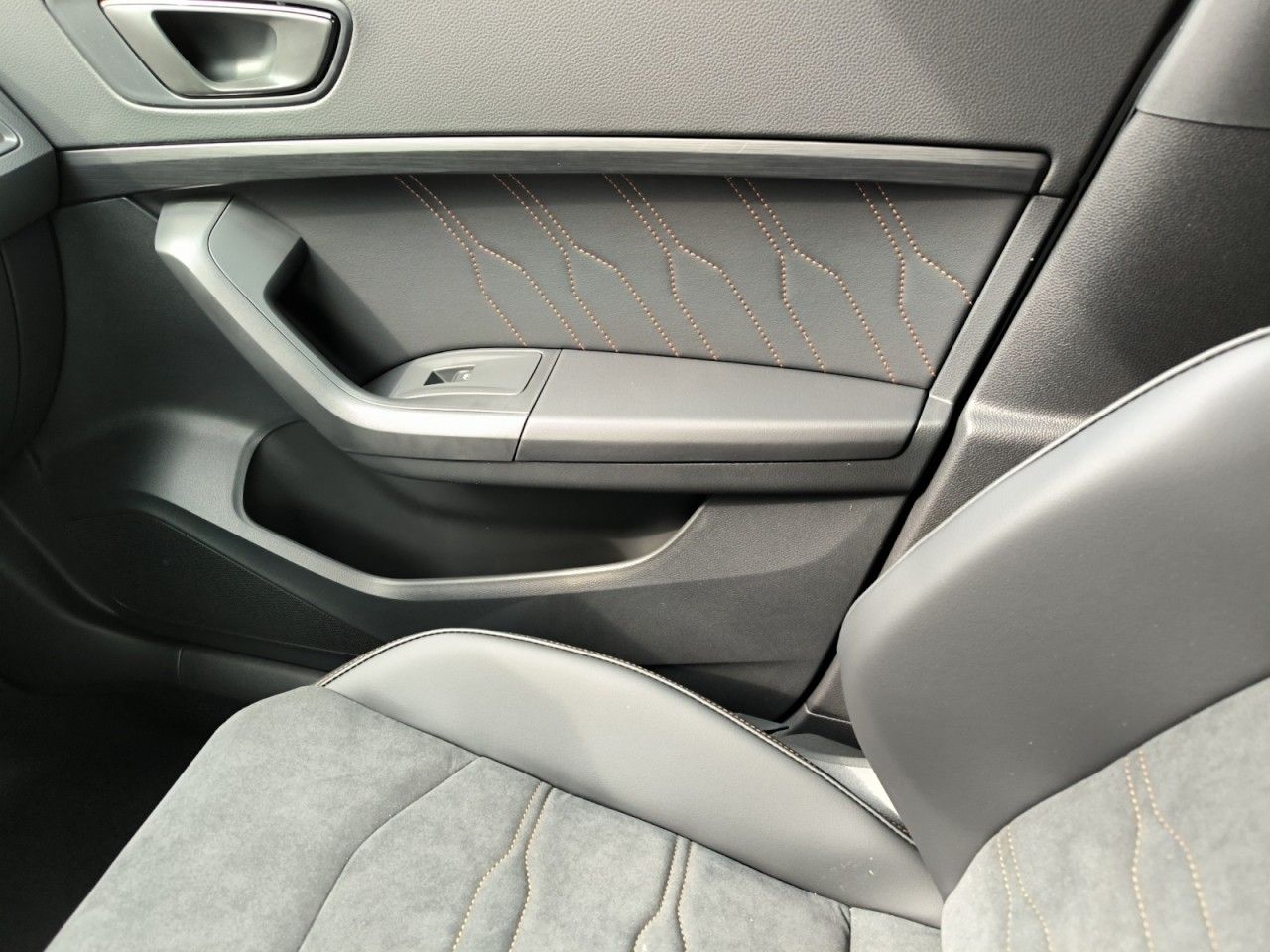 Fahrzeugabbildung CUPRA Ateca 2.0 TSI DSG 4Drive AHK NAVI