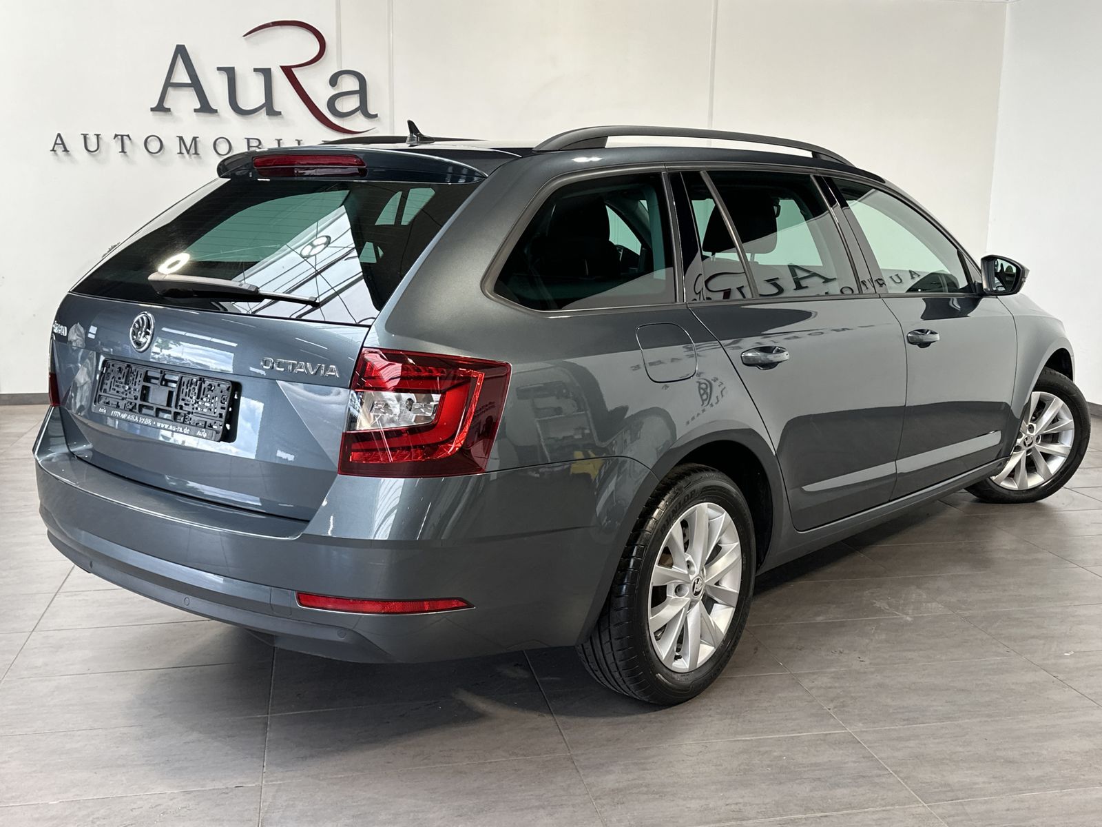 Fahrzeugabbildung SKODA Octavia Combi 2.0 TDI DSG Tour NAV+LED+ACC+DAB