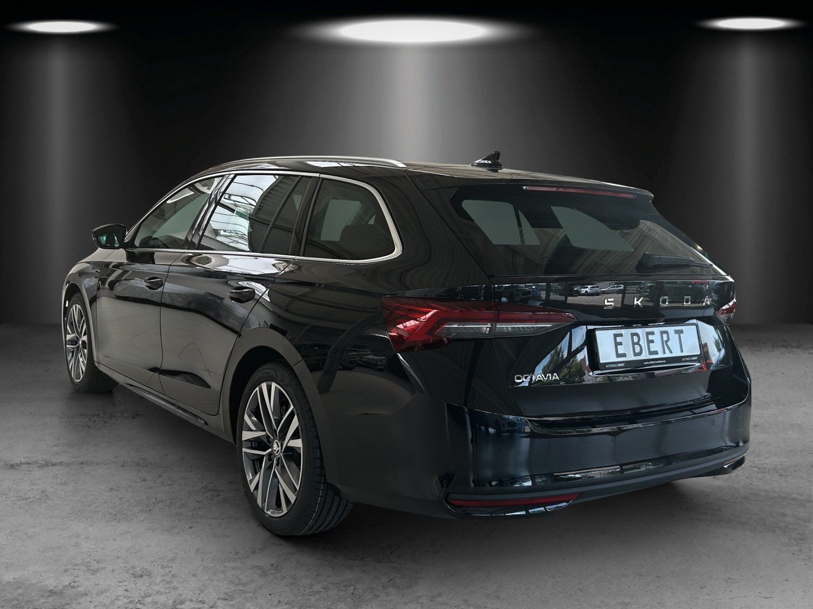 Fahrzeugabbildung SKODA Octavia Combi Selection 2,0 TDI 110 kW DSG