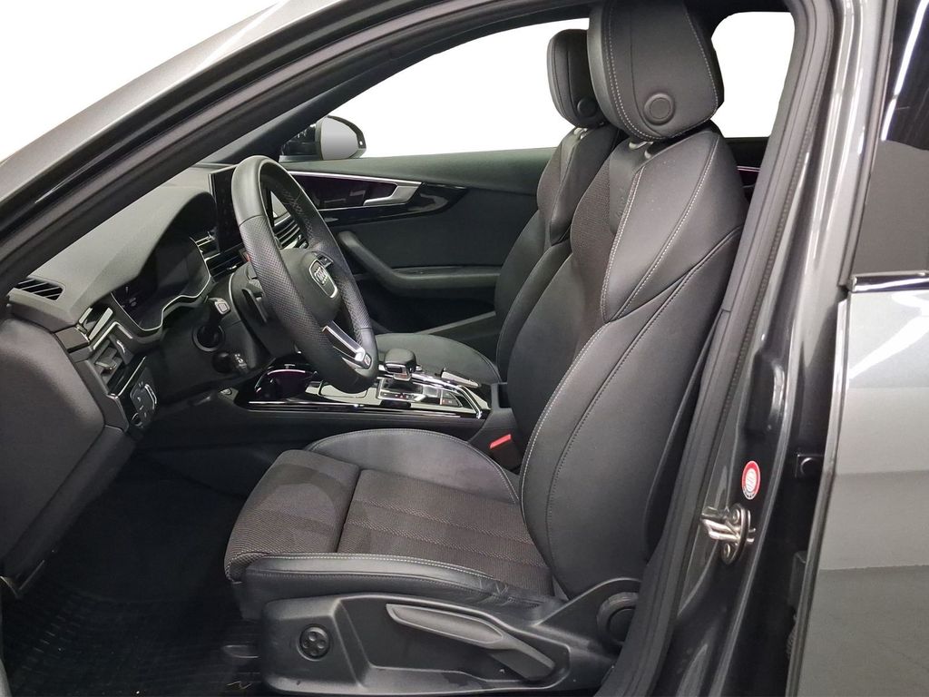 AUDI A4 2024
