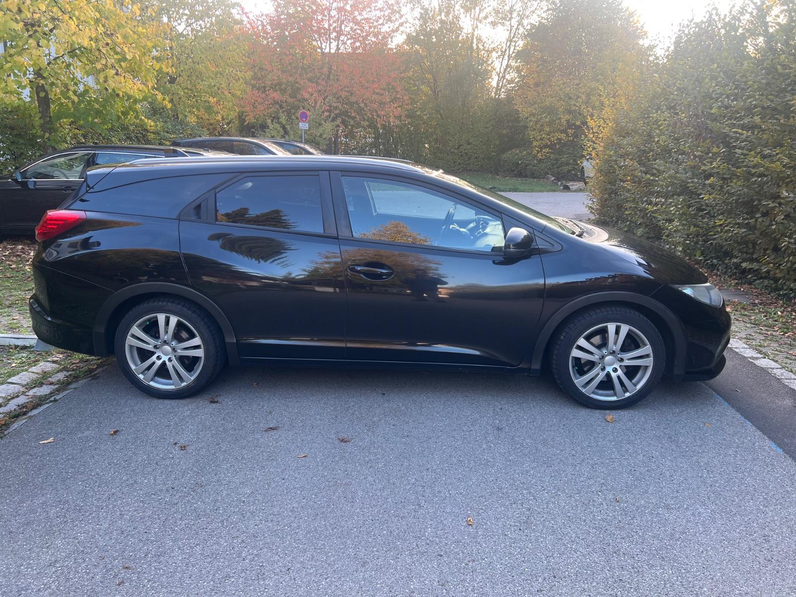 Honda Civic 2014 — rear view