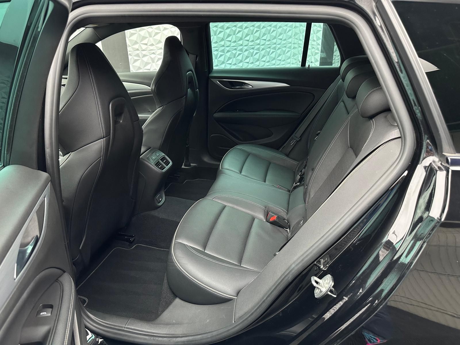 Fahrzeugabbildung Opel INSIGNIA 2.0 GSI 4x4 OPC/BOSE/PANO/AHK/RCAM/HUD