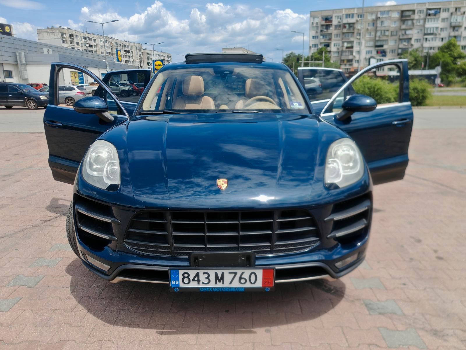 PORSCHE Macan