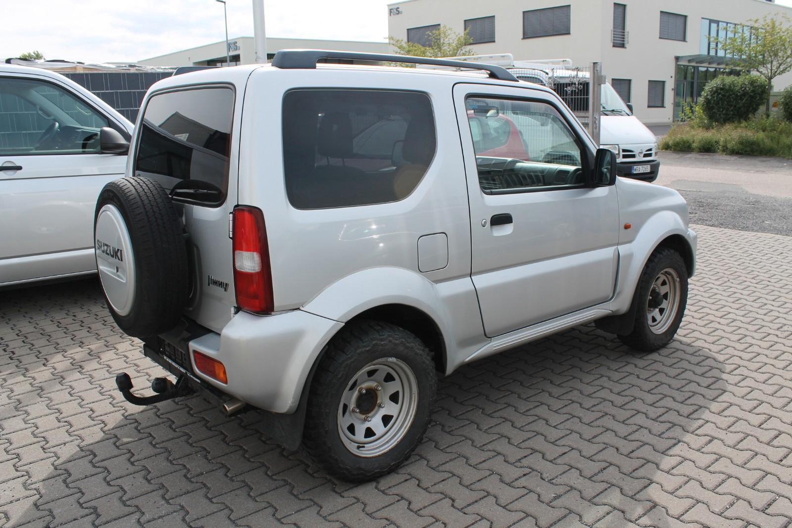 Suzuki Jimny 4x4 1.3 82ch - Climatisation - Attelage - Vitres éléctrique - Centralisé