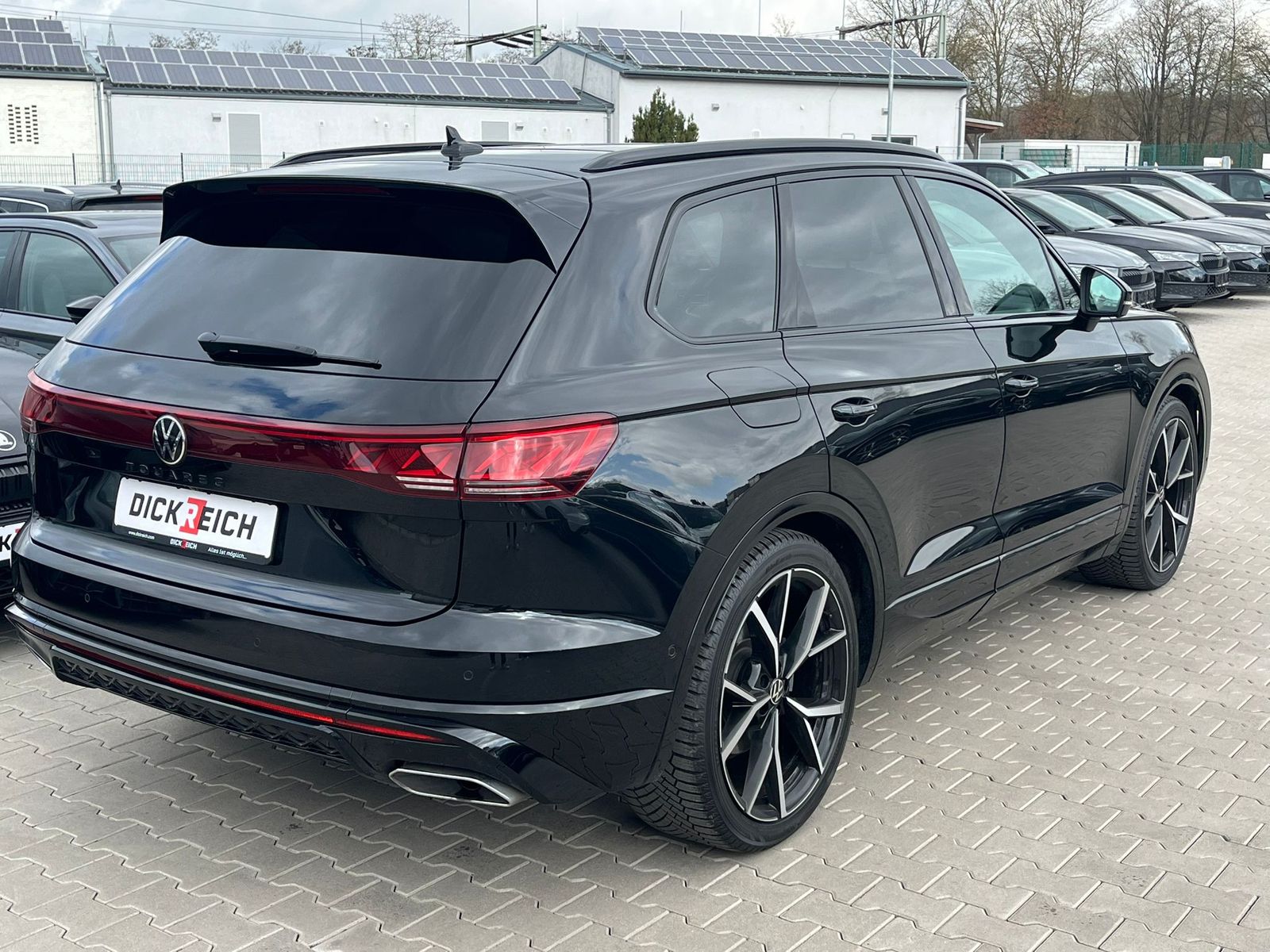 Fahrzeugabbildung Volkswagen Touareg 3.0TDI 4M R-Line VOLL Black 22" UPE 114T