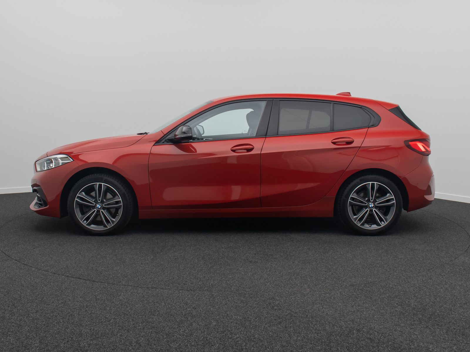 Fahrzeugabbildung BMW 118d SportLine Kamera HUD DAB H/K Stop&Go Komfor