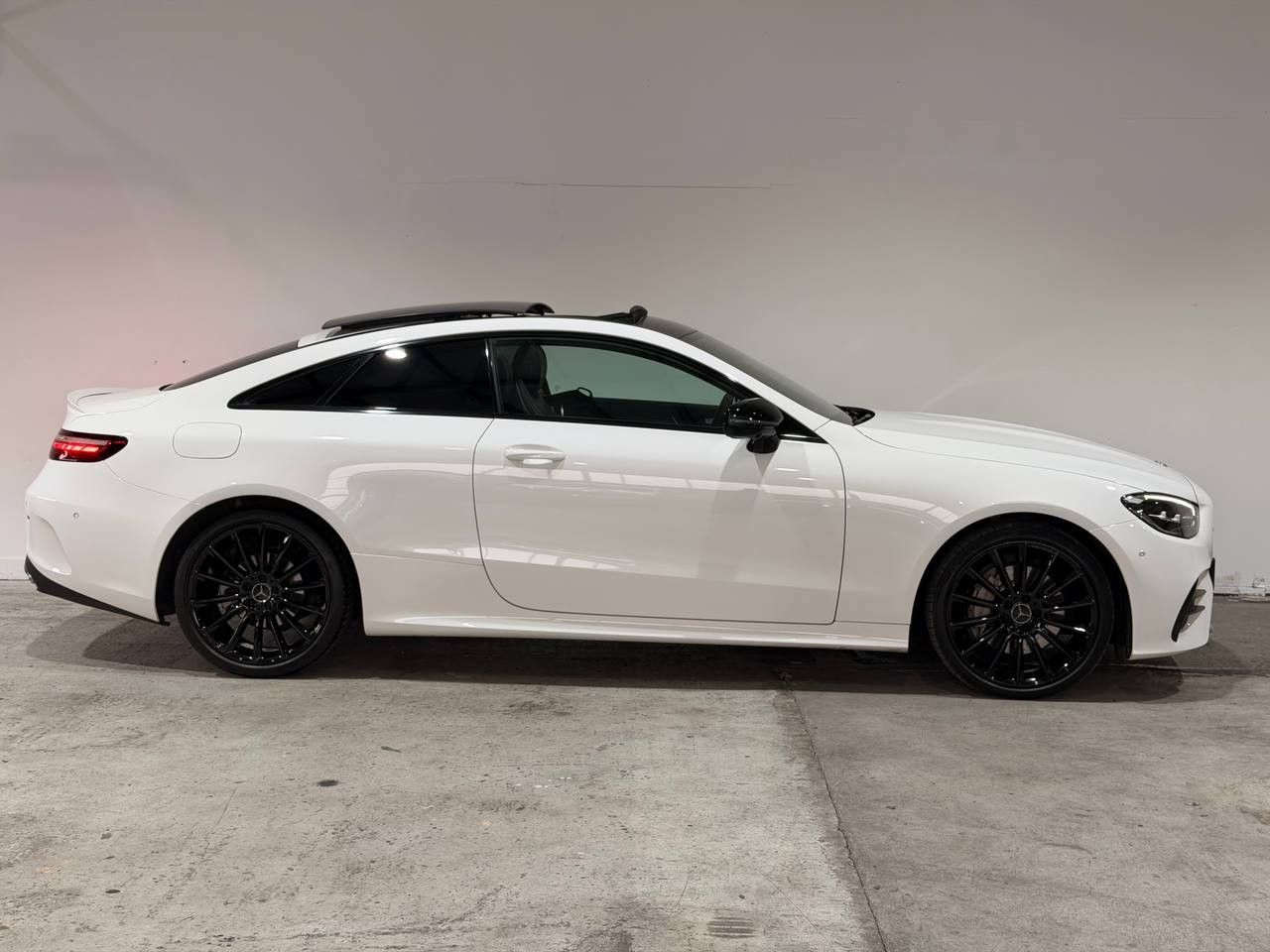 Mercedes-Benz E 220d Coupe*AMG*PANO*360°*NIGHT*BURM*WIDE* foto 4