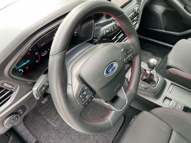 Fahrzeugabbildung Ford Focus 2.0 EcoBlue ST-Line AHK, Navi, Rückfahrkam