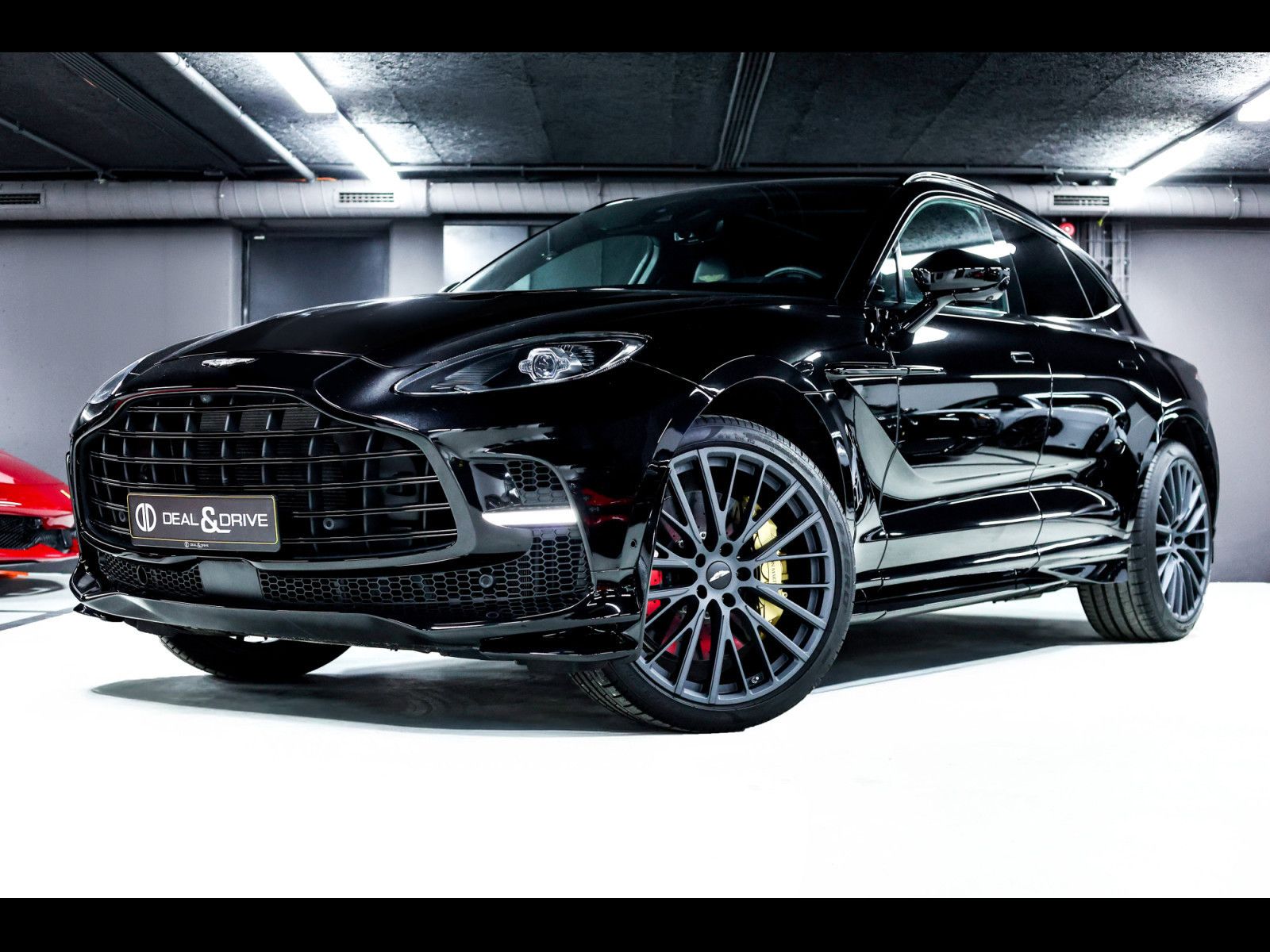 ASTON MARTIN DBX