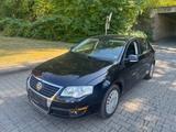 Volkswagen Passat Lim. Trendline. TÜV ist neu.kette ist neu - VW Passat Gebrauchtwagen in Dortmund