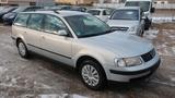 Volkswagen Passat 1.6 Comfort Klima - Tüv 1/2028 - Volkswagen Passat aus 2000: Kombi