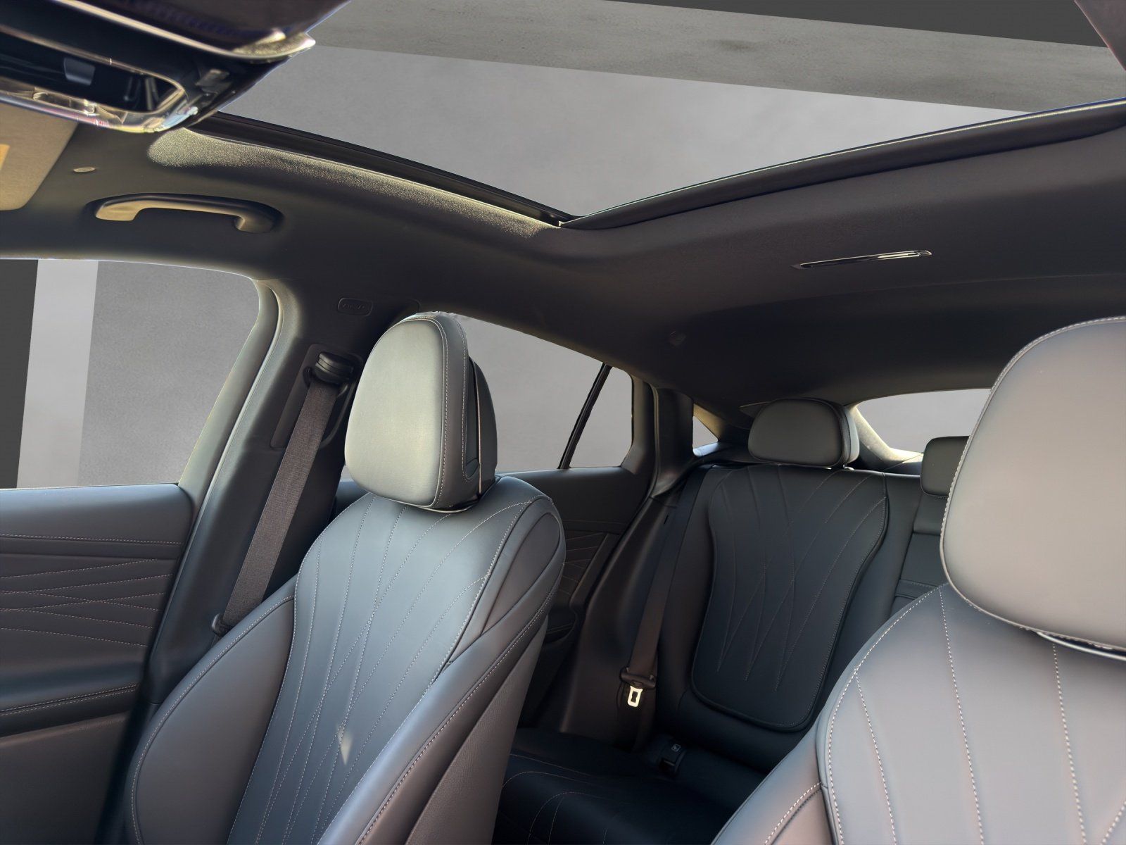 Fahrzeugabbildung Mercedes-Benz GLC450d AMG Editi AIRMATIC Pano DISTR Standh AHK