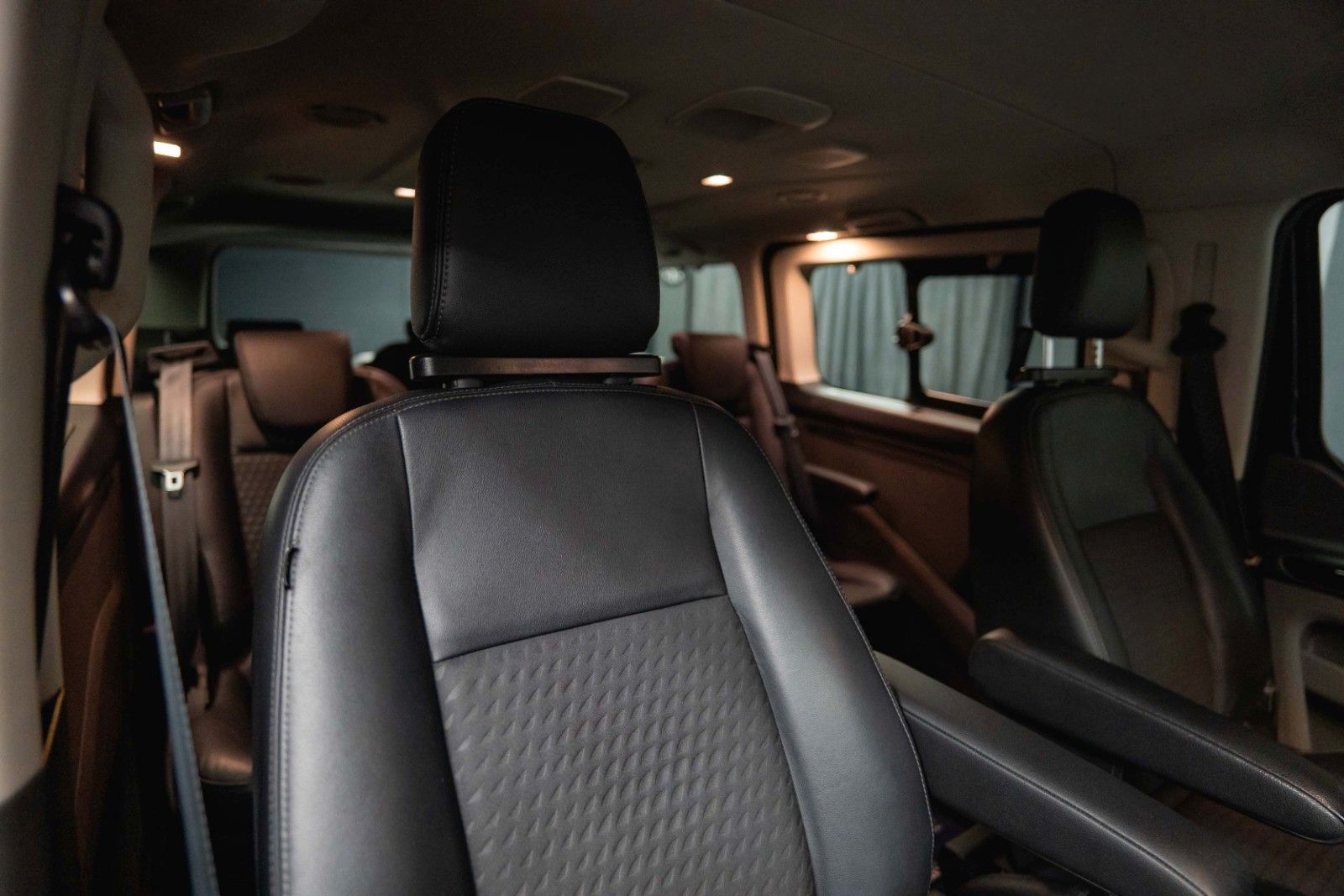 Fahrzeugabbildung Ford Tourneo Custom 320 L2 Sport | 8Sitze | ACC | LED
