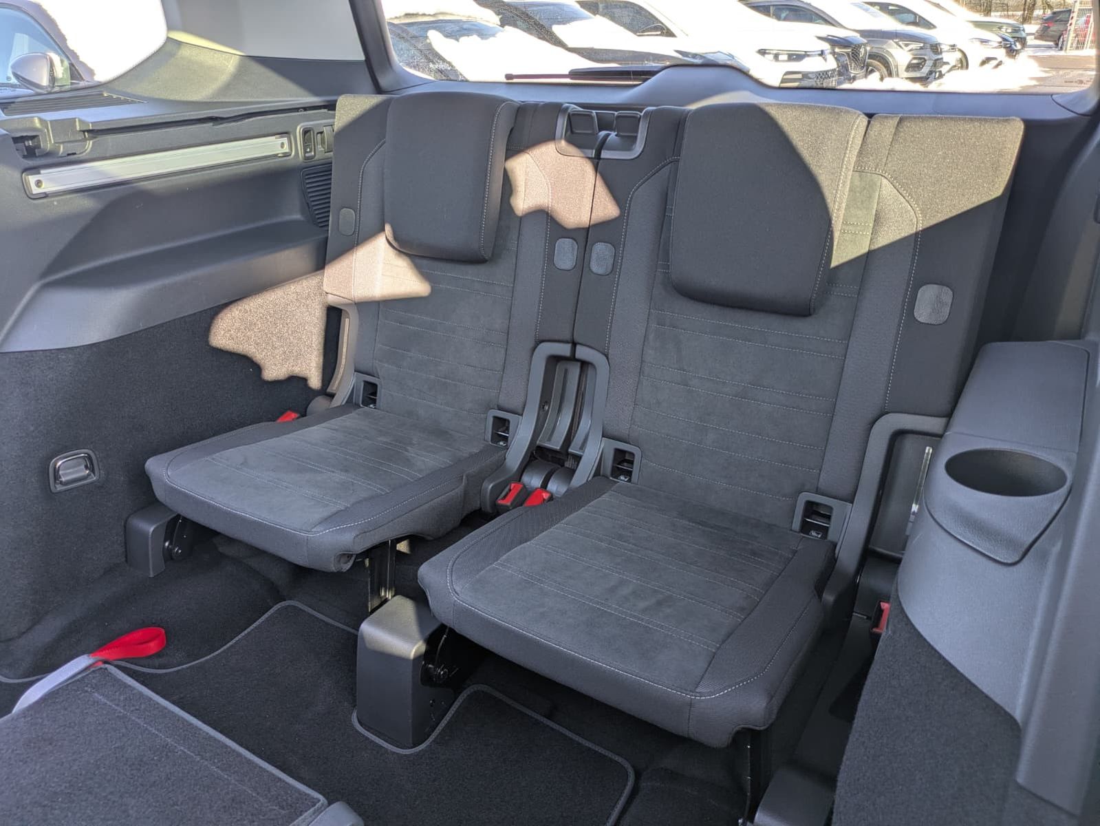 Fahrzeugabbildung Volkswagen Touran 2.0 DSG R-Line High BLACK Pano 7Si IQ AHK