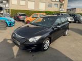 Hyundai i30 cw Classic - Hyundai i30 aus 2011 mit Benzin-Antrieb: Kombi