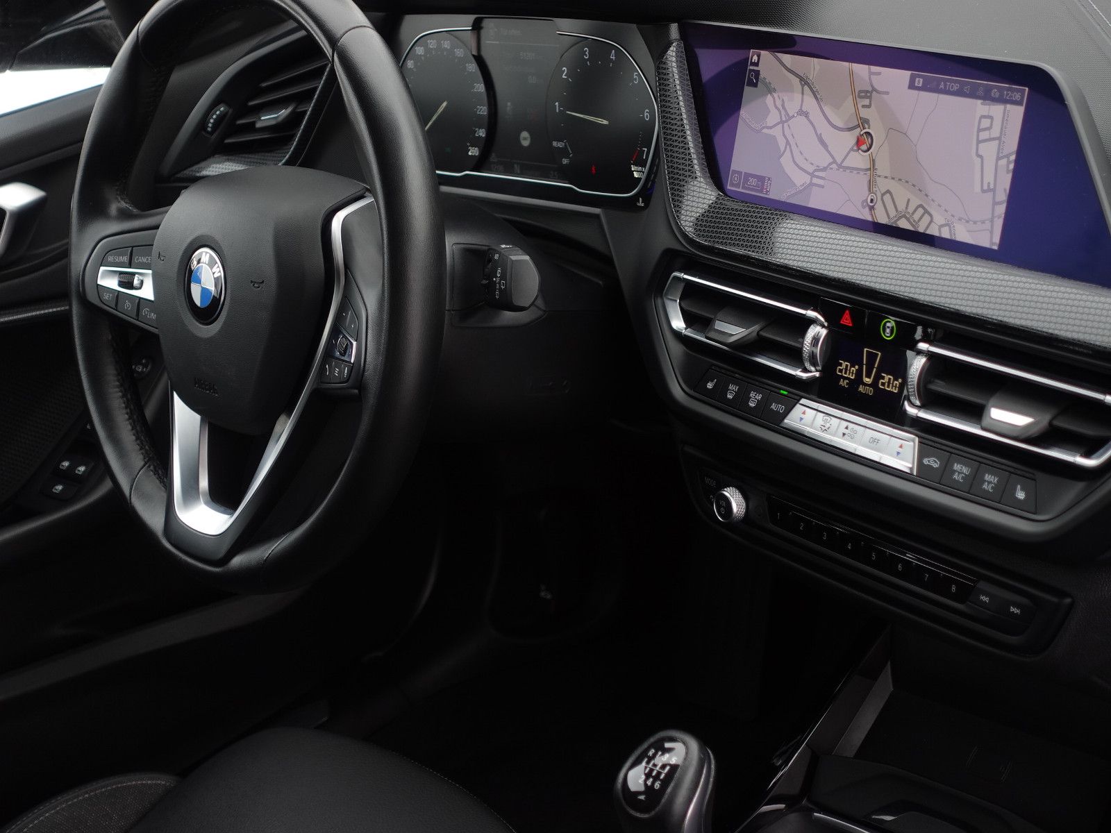 Fahrzeugabbildung BMW 118i Sport Line Navi CarPlay LED-Pkt.