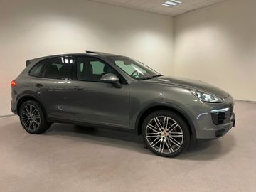 Porsche Cayenne - 1