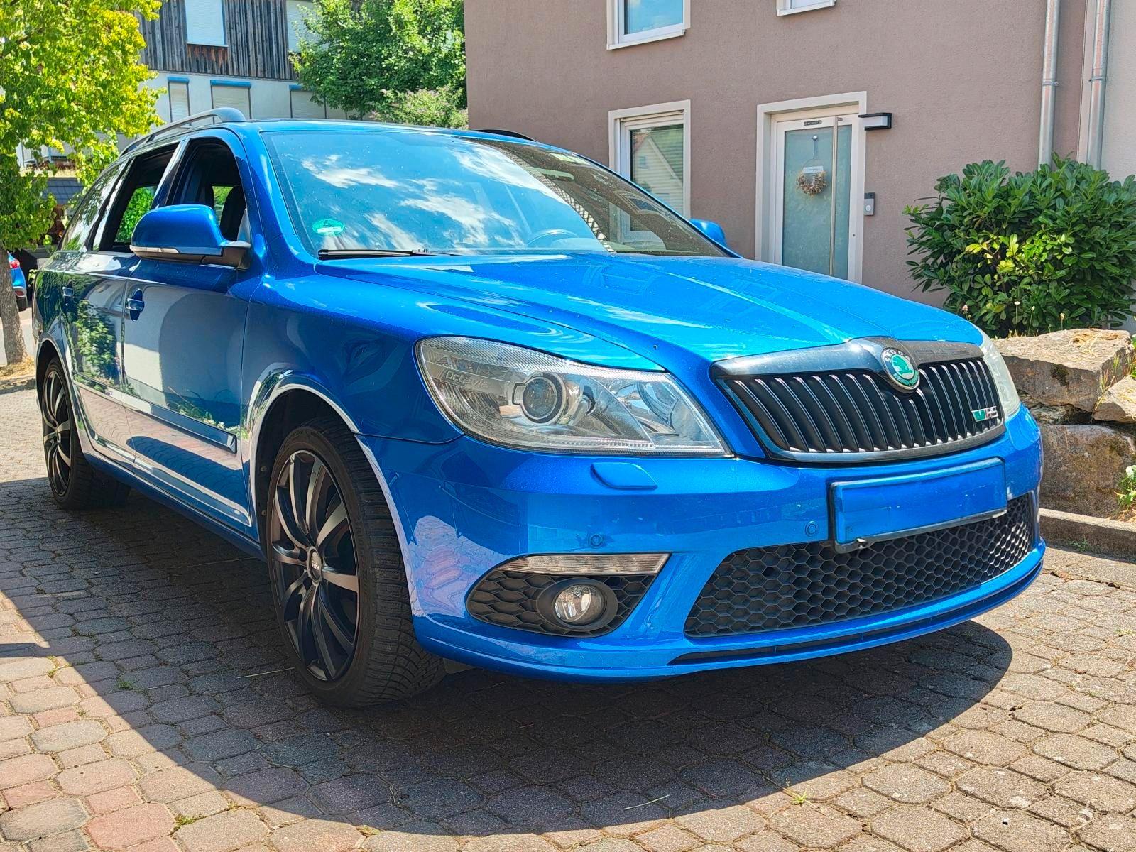 Skoda Octavia 2013 — rear view