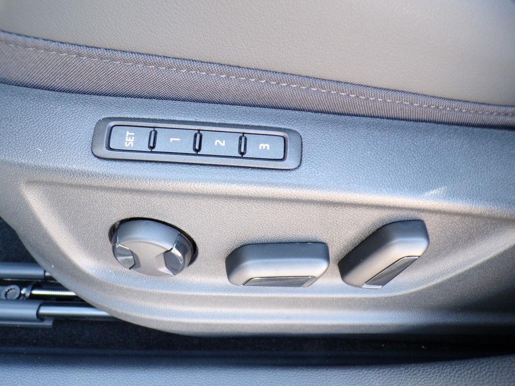 Fahrzeugabbildung CUPRA Ateca 1.5 TSI DSG Pano*AHK*DSG