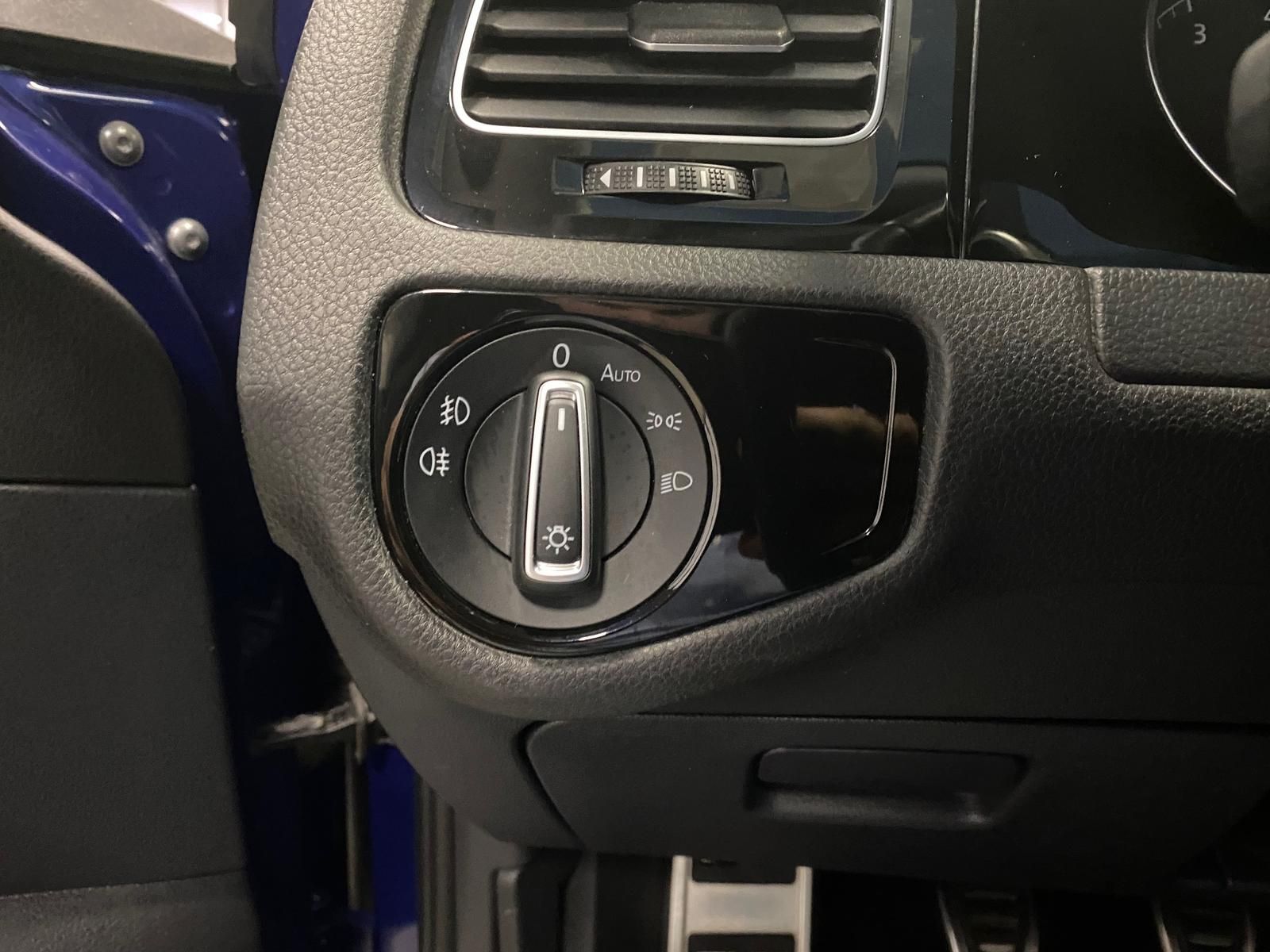 Fahrzeugabbildung Volkswagen Golf 1.0 TSI Join+ALLWETTER+KLIMA+SITZHEIZ+NAVI+