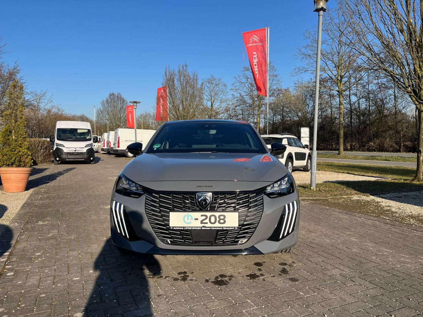 Fahrzeugabbildung Peugeot 208 GT Elektromotor 156 Panorama Navi LED ACC