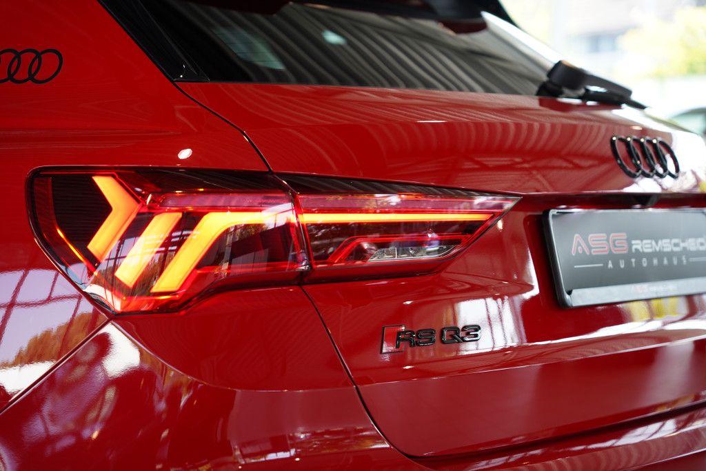 Audi Rsq3