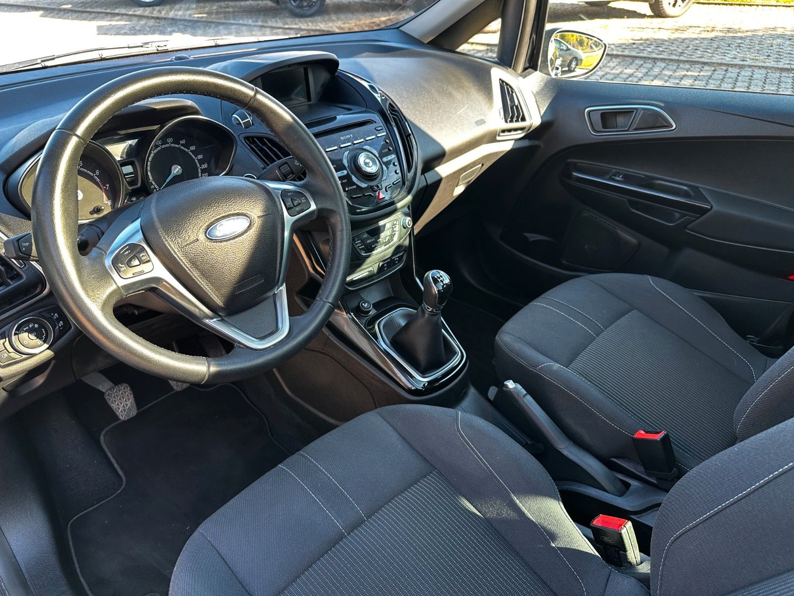 Fahrzeugabbildung Ford B-Max KD Neu Top Zustand Allw.Reifen TÜV Neu