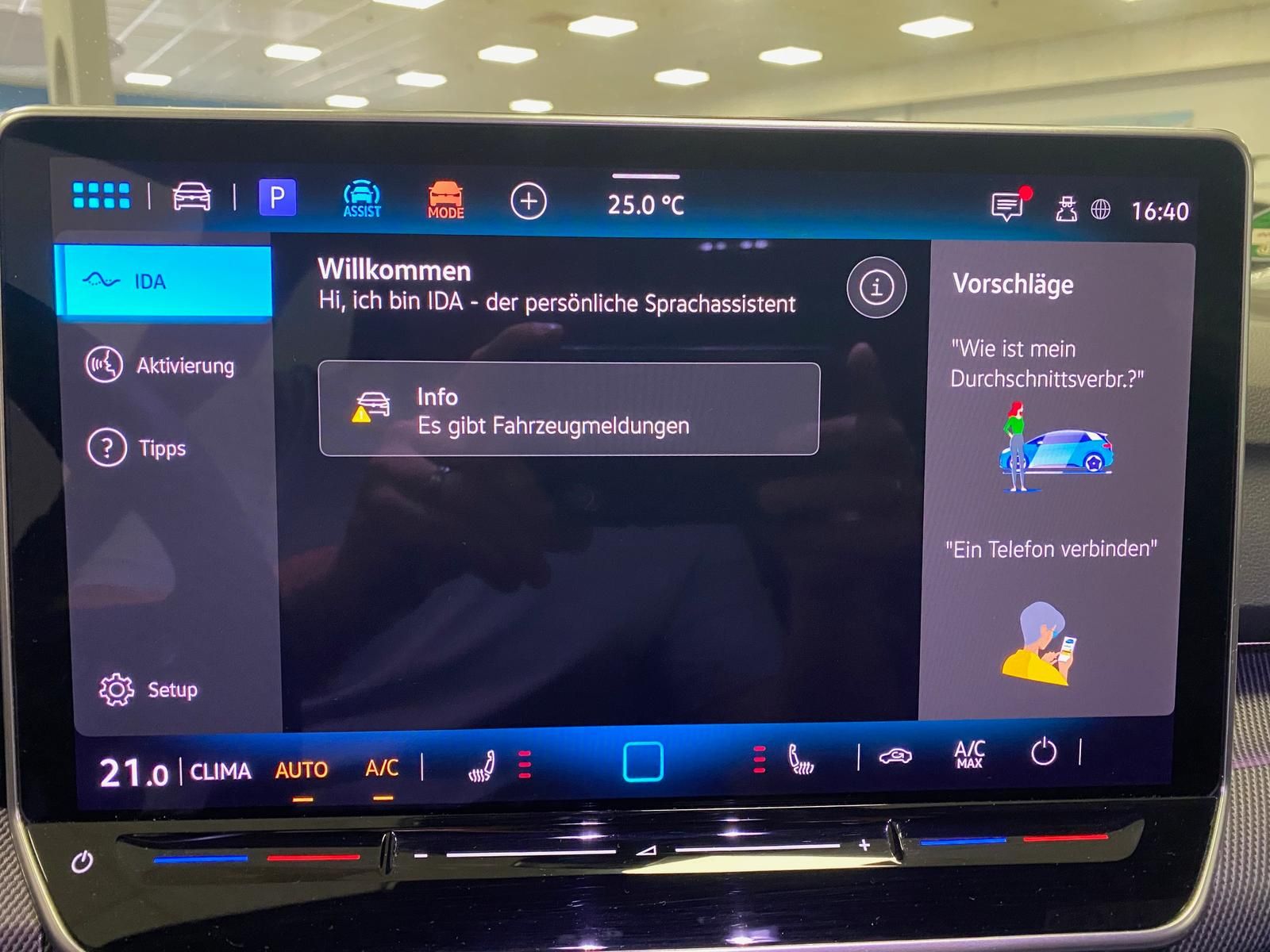 Fahrzeugabbildung Volkswagen Golf 1.5 eTSI R-Line DSG+ACC+360°+HUD+HARMAN KAR