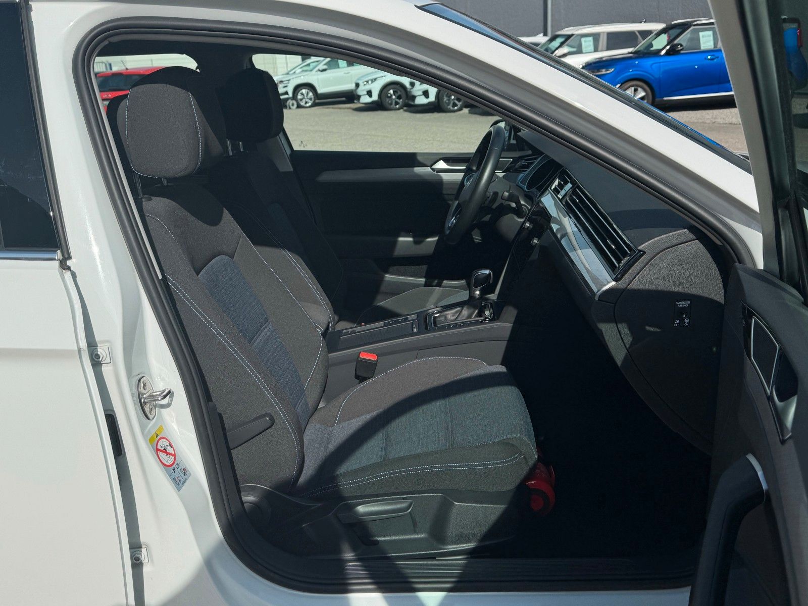 Fahrzeugabbildung Volkswagen Passat GTE Massage Kamera LED ACC SHZ