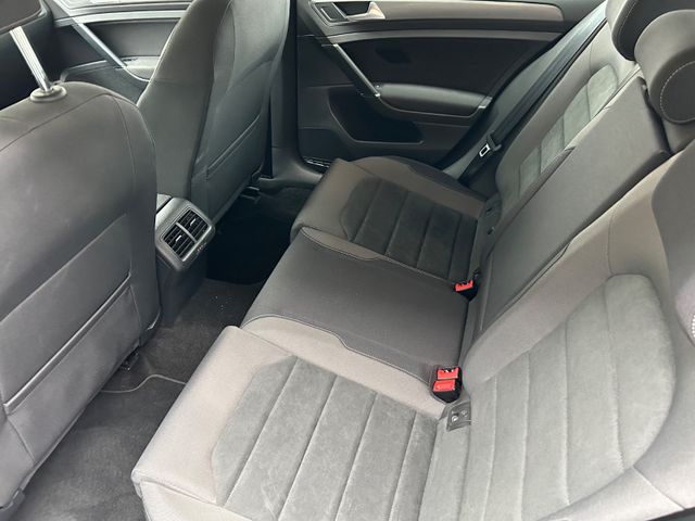 Fahrzeugabbildung Volkswagen Golf VII 1.5 Automatik+Navi+SHZ+Massagesitz+PDC+