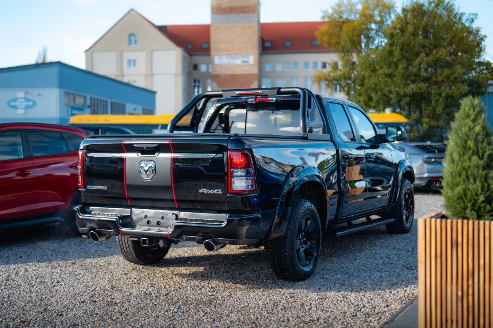 Fahrzeugabbildung Dodge RAM 5.7 V8 HEMI 4x4 OFFROAD Night-Paket LONGBED
