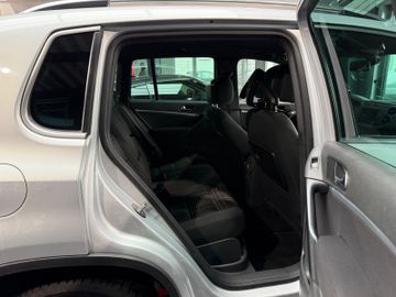 Volkswagen Tiguan - 11
