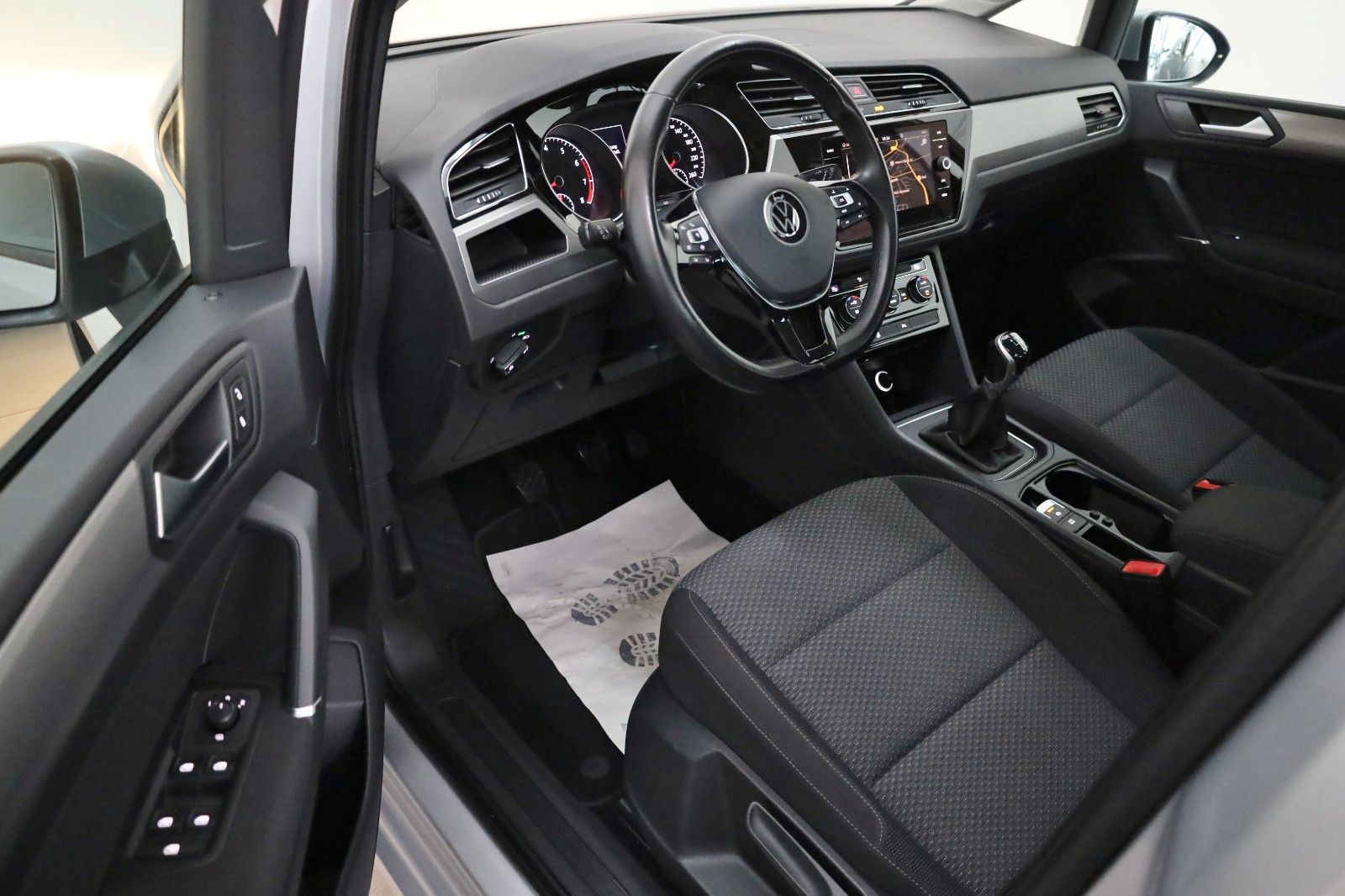 Fahrzeugabbildung Volkswagen Touran Comfortline 7 Sitzer,Navi,SH,PDC,ACC,AHK