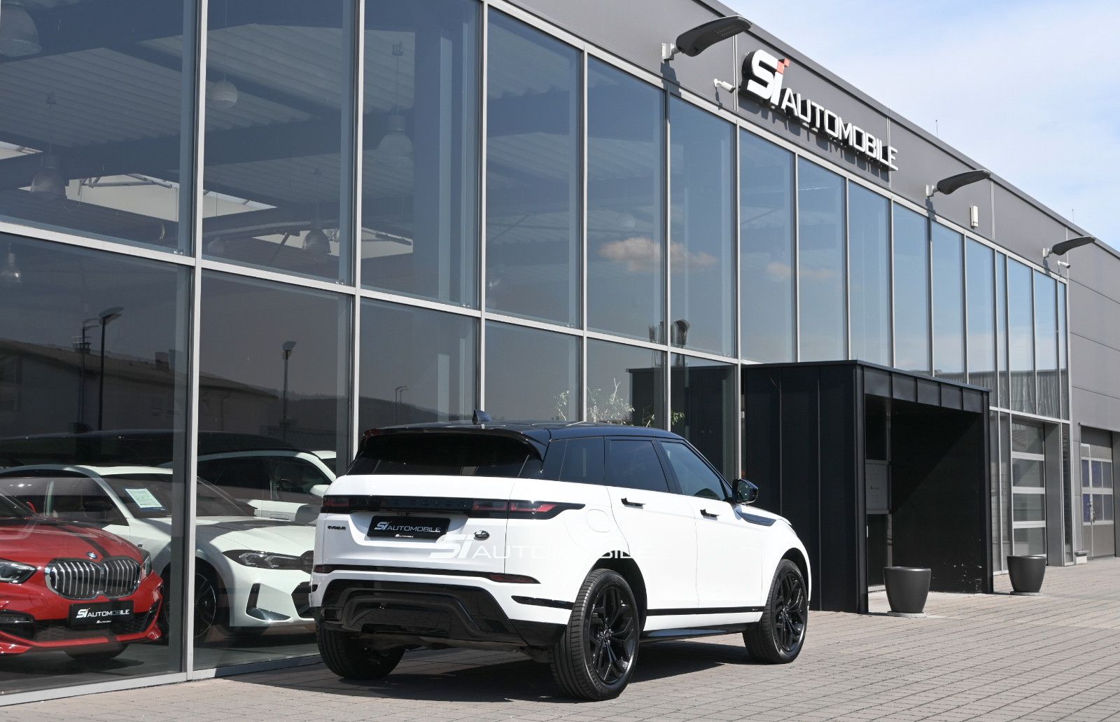 Fahrzeugabbildung Land Rover Range Rover Evoque D150 R-DYNAMIC S °AHK°PANO°ST