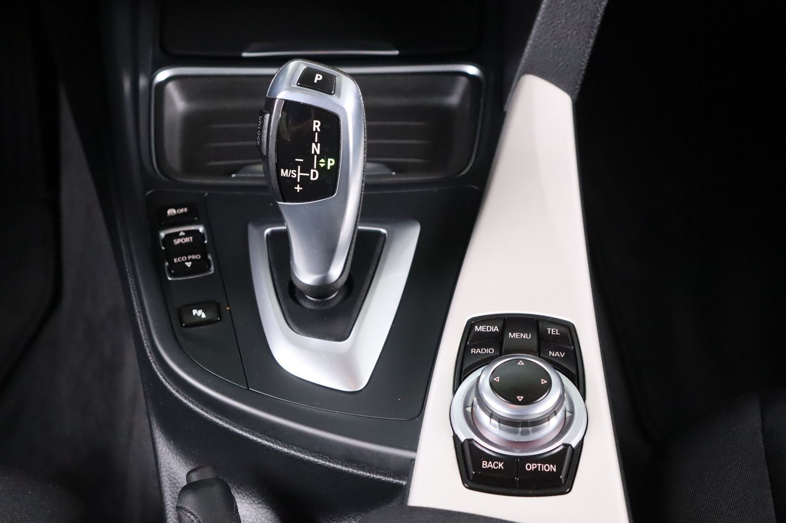 Fahrzeugabbildung BMW 320 i Touring xDrive * Bi- Xenon * Navi