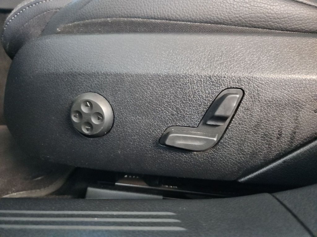 Fahrzeugabbildung Mercedes-Benz E 200 T Avantgarde AHK LED Pano ACC Navi KeyLess