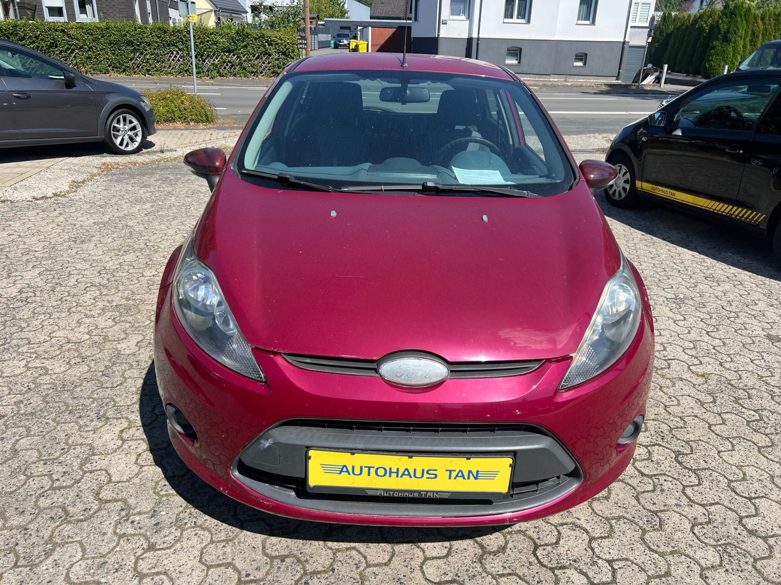 Fahrzeugabbildung Ford Fiesta Sonderlack * 2.HAND * TÜV NEU *