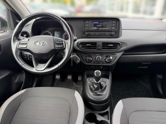 Fahrzeugabbildung Hyundai i10 1.0 Select +RADIO+TEMPOMAT+SHZ+KLIMA+UVM+